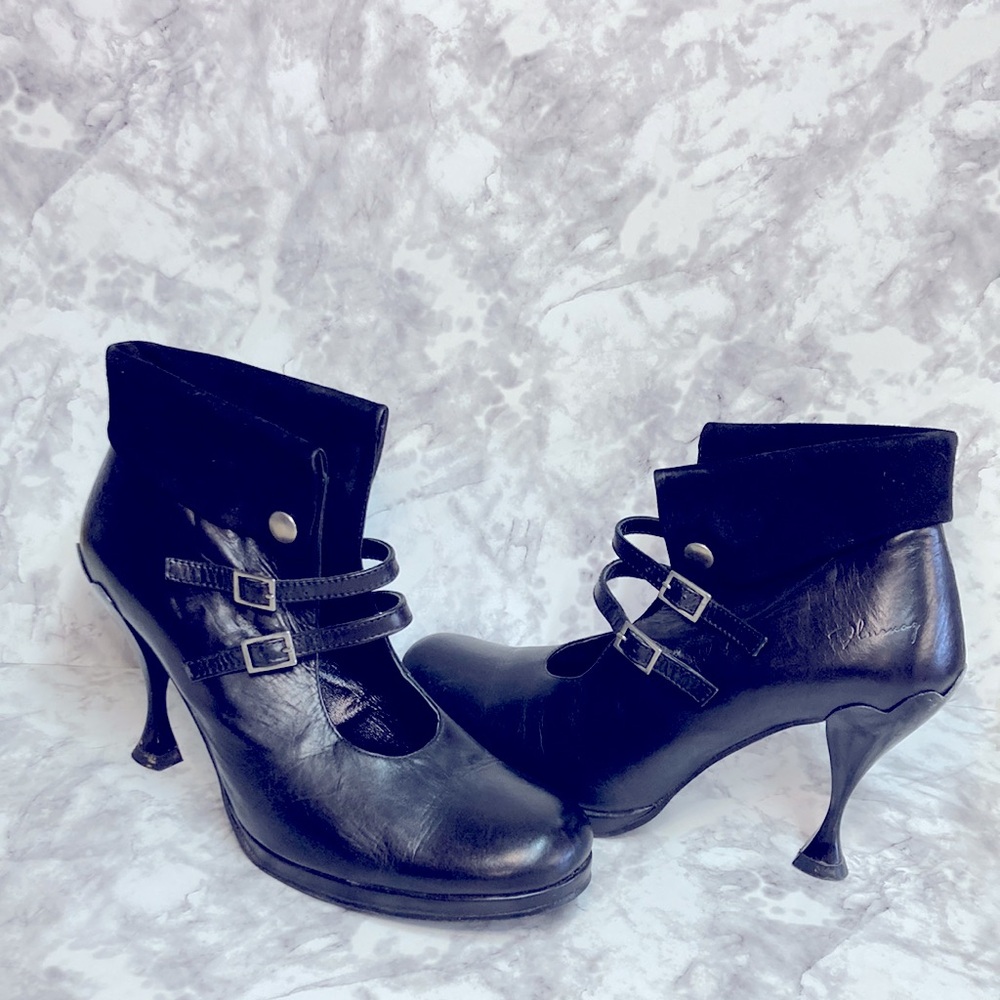 Rare witchy goth listen up sienna heels Fluevog, buckle straps, suede cuff